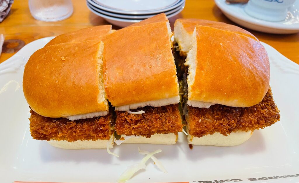 コメダ珈琲みそカツパン画像